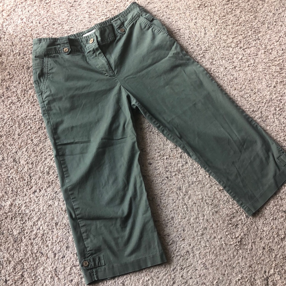 Bamboo Traders size 10 olive green capris